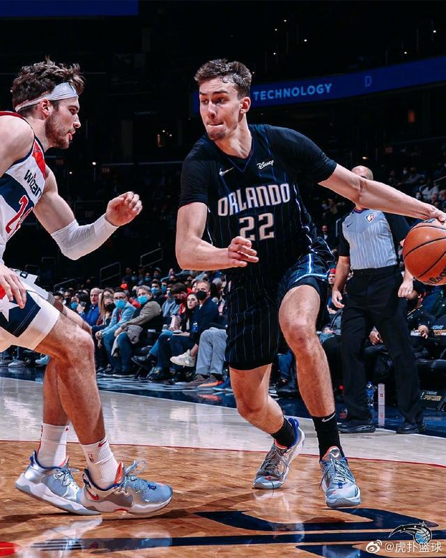 在政府与企 在政府与企