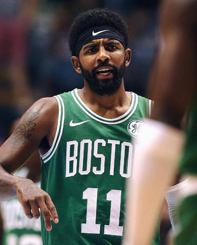 禁区内保持 禁区内保持